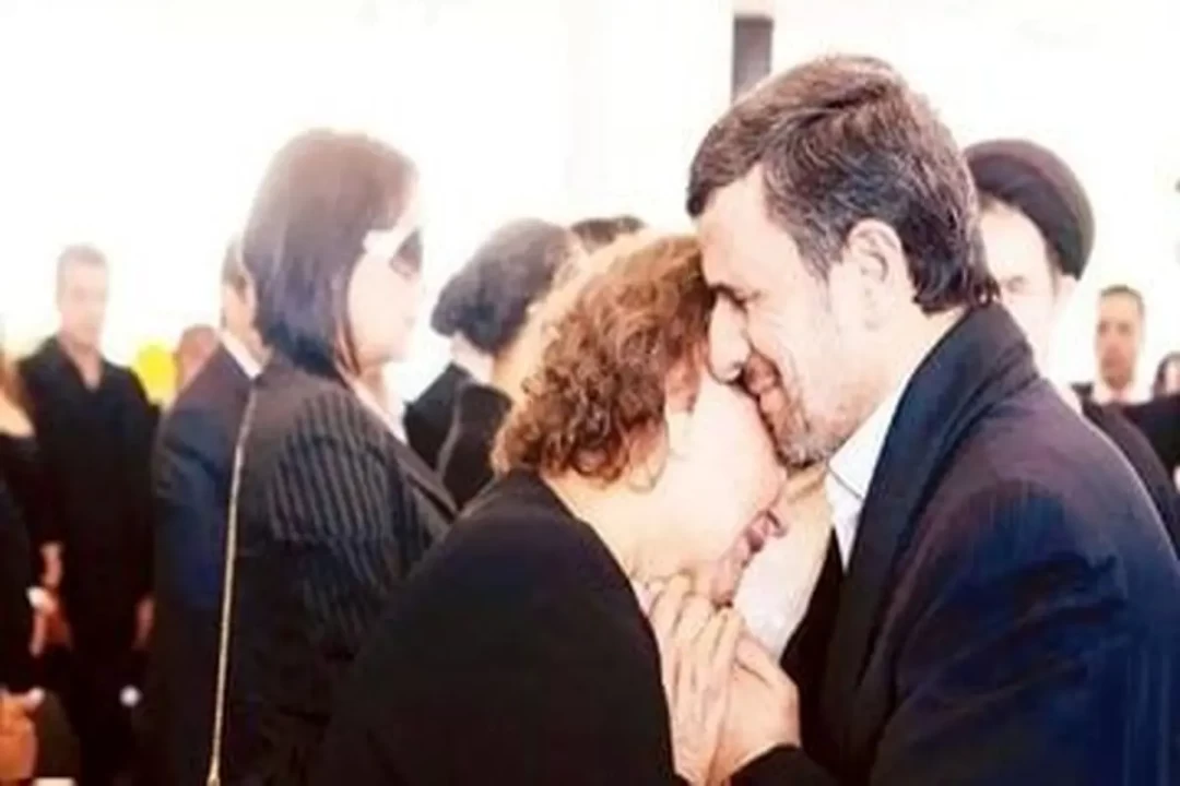 عکس محمود احمدی نژاد با مادر چاوز دوباره سوژه شد