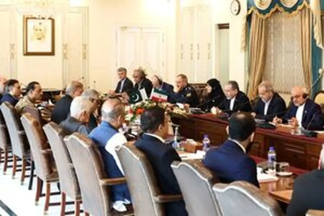 پزشکیان در نشست با شهباز شریف: صلح واقعی با گسترش روابط علمی و اقتصادی ممکن است