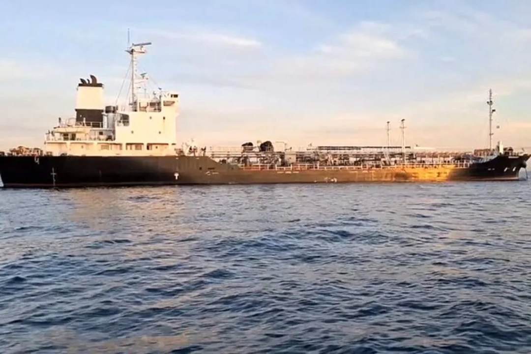 توقیف دو شناور متخلف قاچاق سوخت در خلیج فارس